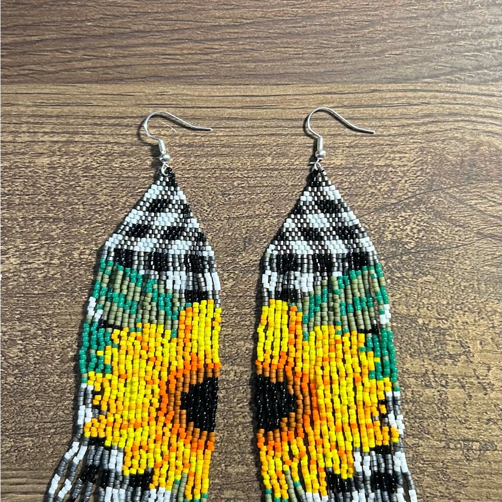 Beaded gingham pattern sunflower earrings